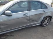 ✅ 2012 Mercedes-Benz C 300 Sport • VIN: WDDGF8BB7CR201054 • Lot: 42240771. Wystawiony na IAAI z przebiegiem 171 416 mil. Bezpłatny archiwum sprzedaży aukcyjnych z USA i szczegółowy raport historii pojazdu na DreamBid. Zdjęcie 6.