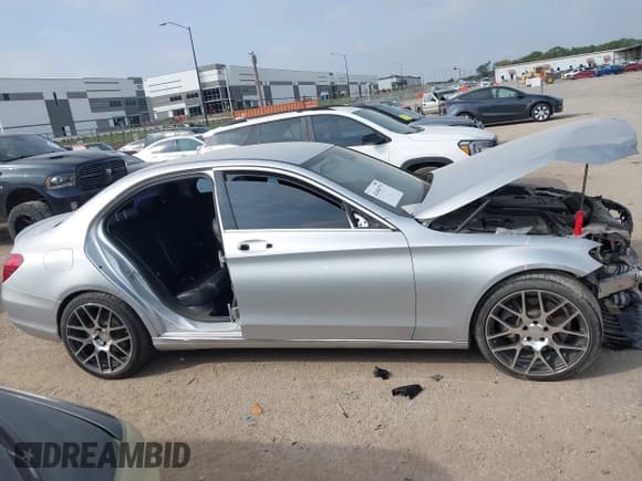 ✅ 2016 Mercedes-Benz C 300 • VIN: 55SWF4JBXGU131690 • Lot: 43494779. Wystawiony na IAAI z przebiegiem 120 206 mil. Bezpłatny archiwum sprzedaży aukcyjnych z USA i szczegółowy raport historii pojazdu na DreamBid. Zdjęcie 14.