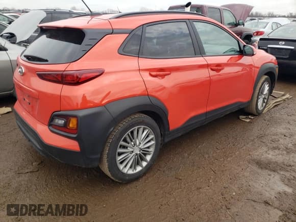 ✅ 2020 Hyundai Kona SEL • VIN: KM8K22AA0LU498019 • Лот: 80994753. Опубликован ранее на Copart с пробегом 35 781 миль. Бесплатный доступ к архиву аукционных продаж из США и подробный отчёт об истории автомобиля на DreamBid. Изображение 3.