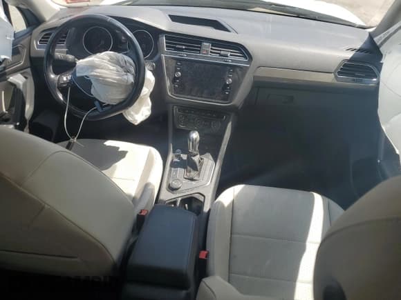 ✅ 2018 Volkswagen Tiguan SEL • VIN: 3VV2B7AX9JM036891 • Лот: 55384375. Опубликован ранее на Copart с пробегом 71 213 миль. Бесплатный доступ к архиву аукционных продаж из США и подробный отчёт об истории автомобиля на DreamBid. Изображение 8.