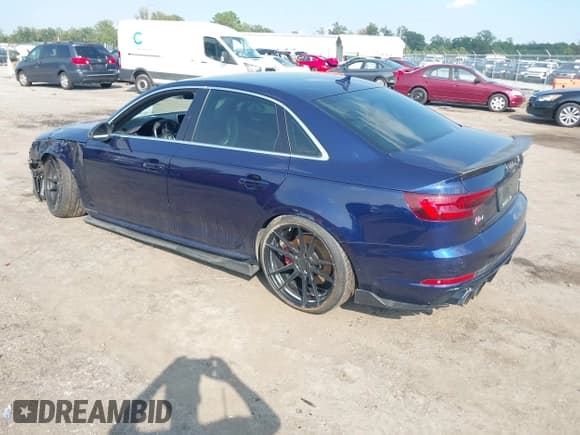 ✅ 2018 Audi S4 Premium Plus • VIN: WAUB4AF41JA057409 • Lot: 43087244. Wystawiony na IAAI z przebiegiem 82 791 mil. Bezpłatny archiwum sprzedaży aukcyjnych z USA i szczegółowy raport historii pojazdu na DreamBid. Zdjęcie 3.