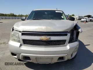 ✅ 2007 Chevrolet Suburban LT • VIN: 1GNFC16037J303073 • Lot: 73184914. Wystawiony na Copart z przebiegiem 251 887 mil. Bezpłatny archiwum sprzedaży aukcyjnych z USA i szczegółowy raport historii pojazdu na DreamBid. Zdjęcie 5.