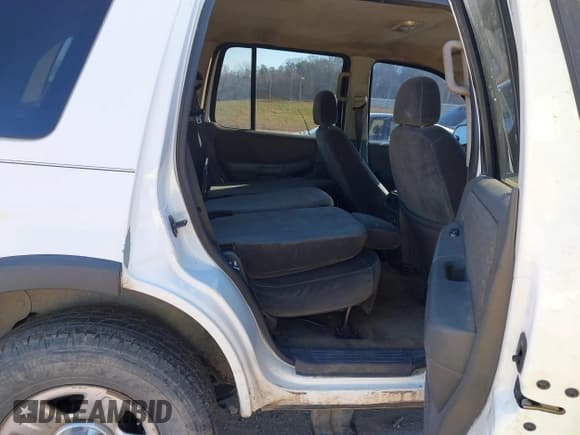 ✅ 2003 Ford Explorer XLS • VIN: 1FMZU72K93UC15792 • Lot: 41295799. Listed on IAAI with 275,275 mi. Free auction sales archive from the USA and detailed vehicle history report at DreamBid. Image 8.