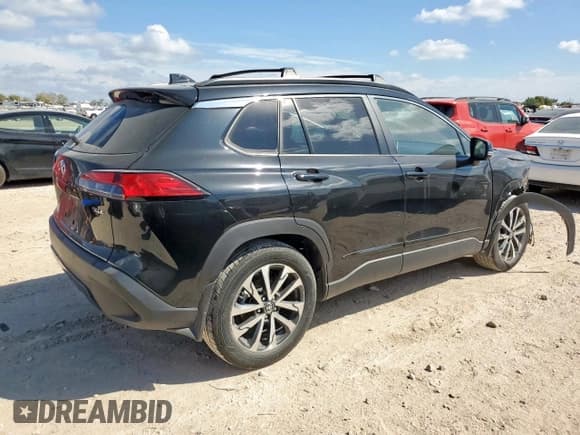 ✅ 2024 Toyota Corolla Cross XLE • VIN: 7MUDAAAG0RV101085 • Лот: 82064035. Опубликован ранее на Copart с пробегом 20 936 миль. Бесплатный доступ к архиву аукционных продаж из США и подробный отчёт об истории автомобиля на DreamBid. Изображение 3.