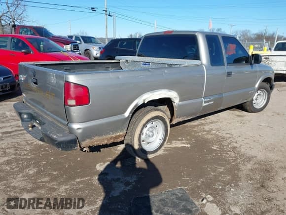 ✅ 2002 Chevrolet S-10 Fleet • VIN: 1GCCS195328107852 • Лот: 41361370. Опубликован ранее на IAAI с пробегом Не указан. Бесплатный доступ к архиву аукционных продаж из США и подробный отчёт об истории автомобиля на DreamBid. Изображение 4.