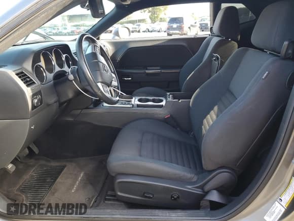 ✅ 2011 Dodge Challenger • VIN: 2B3CJ4DG6BH581609 • Lot: 45563265. Wystawiony na Copart z przebiegiem 73 433 mil. Bezpłatny archiwum sprzedaży aukcyjnych z USA i szczegółowy raport historii pojazdu na DreamBid. Zdjęcie 7.