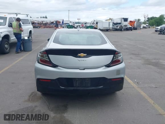 ✅ 2017 Chevrolet Volt LT • VIN: 1G1RC6S57HU191312 • Lot: 42242111. Wystawiony na IAAI z przebiegiem 80 080 mil. Bezpłatny archiwum sprzedaży aukcyjnych z USA i szczegółowy raport historii pojazdu na DreamBid. Zdjęcie 16.