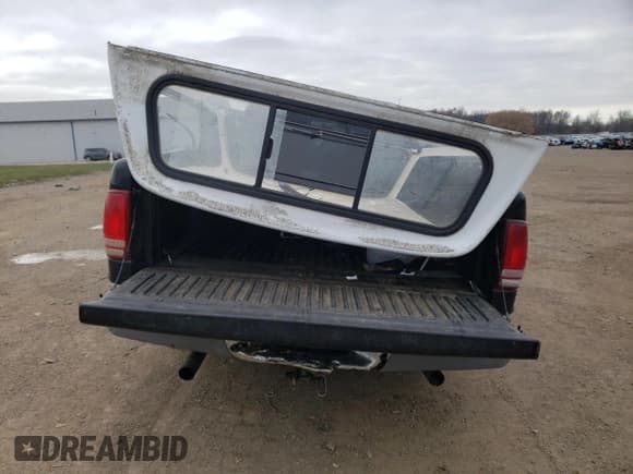 ✅ 1997 Dodge Dakota • VIN: 1B7GL23X5VS208252 • Lot: 82584134. Wystawiony na Copart z przebiegiem 152 633 mil. Bezpłatny archiwum sprzedaży aukcyjnych z USA i szczegółowy raport historii pojazdu na DreamBid. Zdjęcie 6.