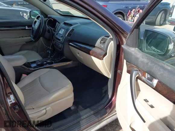 ✅ 2014 Kia Sorento EX • VIN: 5XYKU4A73EG497370 • Lot: 43840533. Listed on IAAI with 90,038 mi. Free auction sales archive from the USA and detailed vehicle history report at DreamBid. Image 5.