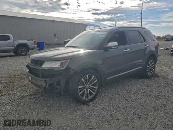 ✅ 2016 Ford Explorer Platinum • VIN: 1FM5K8HT9GGC10817 • Lot: 93605015. Wystawiony na Copart z przebiegiem 133 058 mil. Bezpłatny archiwum sprzedaży aukcyjnych z USA i szczegółowy raport historii pojazdu na DreamBid. Zdjęcie 1.