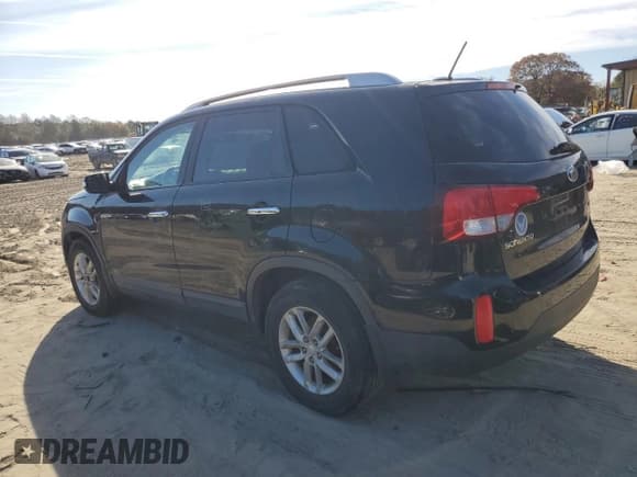 ✅ 2015 Kia Sorento LX • VIN: 5XYKT4A60FG568665 • Лот: 92280965. Опубликован ранее на Copart с пробегом Не указан. Бесплатный доступ к архиву аукционных продаж из США и подробный отчёт об истории автомобиля на DreamBid. Изображение 2.