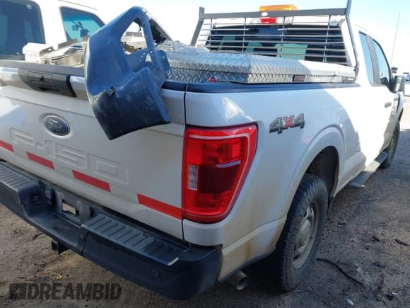 ✅ 2021 Ford F-150 XL • VIN: 1FTFX1E55MKD70693 • Lot: 41832323. Wystawiony na IAAI z przebiegiem 121 158 mil. Bezpłatny archiwum sprzedaży aukcyjnych z USA i szczegółowy raport historii pojazdu na DreamBid. Zdjęcie 4.