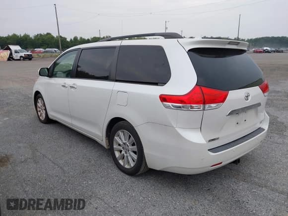 ✅ 2013 Toyota Sienna XLE • VIN: 5TDDK3DC3DS056258 • Lot: 42801297. Listed on IAAI with Not provided. Free auction sales archive from the USA and detailed vehicle history report at DreamBid. Image 3.