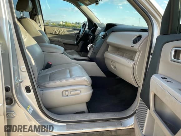 ✅ 2009 Honda Pilot EX-L • VIN: 5FNYF38649B016745 • Lot: 85204235. Wystawiony na Copart z przebiegiem 219 239 mil. Bezpłatny archiwum sprzedaży aukcyjnych z USA i szczegółowy raport historii pojazdu na DreamBid. Zdjęcie 5.