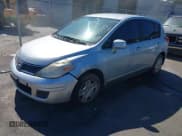 ✅ 2009 Nissan Versa S • VIN: 3N1BC13E99L415544 • Lot: 42680524. Listed on IAAI with 215,506 mi. Free auction sales archive from the USA and detailed vehicle history report at DreamBid. Image 2.