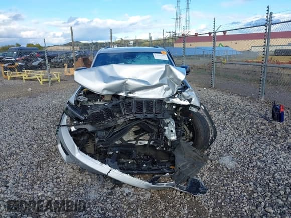 ✅ 2023 Jeep Grand Cherokee Laredo • VIN: 1C4RJHAG5P8829642 • Lot: 43522405. Wystawiony na IAAI z przebiegiem 26 012 mil. Bezpłatny archiwum sprzedaży aukcyjnych z USA i szczegółowy raport historii pojazdu na DreamBid. Zdjęcie 12.