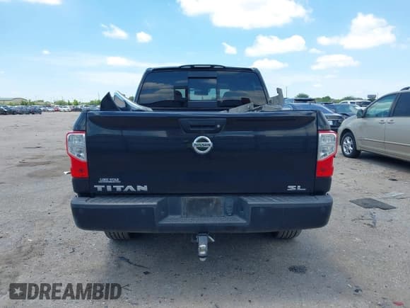 ✅ 2017 Nissan Titan Platinum Reserve • VIN: 1N6AA1E69HN507463 • Lot: 42173186. Wystawiony na IAAI z przebiegiem 198 565 mil. Bezpłatny archiwum sprzedaży aukcyjnych z USA i szczegółowy raport historii pojazdu na DreamBid. Zdjęcie 17.