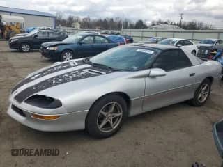 1997 Chevrolet Camaro z VIN 2G1FP22K8V2156852, wystawiony jako Copart lot #51080085 z przebiegiem 163 068 mil mil oraz Szkoda całkowita • Salvage title. Historia ofert i sprzedaży dostępna na DreamBid. Obrazek 1.