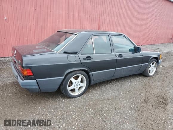 ✅ 1992 Mercedes-Benz 190 • VIN: WDBDA29D7NF935938 • Lot: 72708514. Wystawiony na Copart z przebiegiem 192 318 mil. Bezpłatny archiwum sprzedaży aukcyjnych z USA i szczegółowy raport historii pojazdu na DreamBid. Zdjęcie 3.