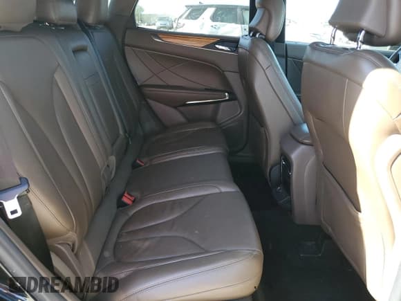 ✅ 2016 Lincoln MKC Reserve • VIN: 5LMCJ3D90GUJ11647 • Lot: 86456305. Wystawiony na Copart z przebiegiem 46 606 mil. Bezpłatny archiwum sprzedaży aukcyjnych z USA i szczegółowy raport historii pojazdu na DreamBid. Zdjęcie 11.