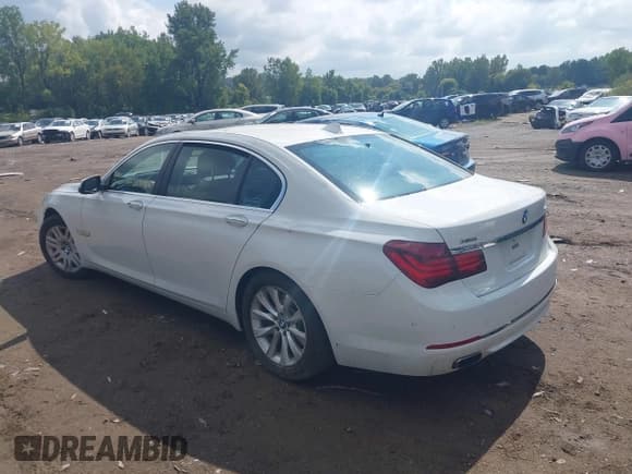 ✅ 2013 BMW 7 Series 740Li xDrive • VIN: WBAYF4C53DD127658 • Lot: 43203184. Wystawiony na IAAI z przebiegiem 151 446 mil. Bezpłatny archiwum sprzedaży aukcyjnych z USA i szczegółowy raport historii pojazdu na DreamBid. Zdjęcie 3.