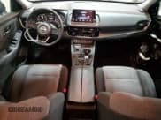 ✅ 2022 Nissan Rogue SV • VIN: 5N1BT3BB9NC670647 • Lot: 85904825. Wystawiony na Copart z przebiegiem 45 190 mil. Bezpłatny archiwum sprzedaży aukcyjnych z USA i szczegółowy raport historii pojazdu na DreamBid. Zdjęcie 8.