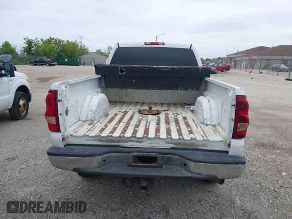 ✅ 2006 Chevrolet Silverado 2500HD LT3 • VIN: 1GCHK23D96F257428 • Лот: 42564305. Опубликован ранее на IAAI с пробегом 299 406 миль. Бесплатный доступ к архиву аукционных продаж из США и подробный отчёт об истории автомобиля на DreamBid. Изображение 16.
