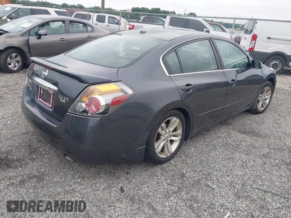 ✅ 2010 Nissan Altima SR • VIN: 1N4BL2AP2AN523280 • Лот: 42580953. Опубликован ранее на IAAI с пробегом 235 013 миль. Бесплатный доступ к архиву аукционных продаж из США и подробный отчёт об истории автомобиля на DreamBid. Изображение 4.