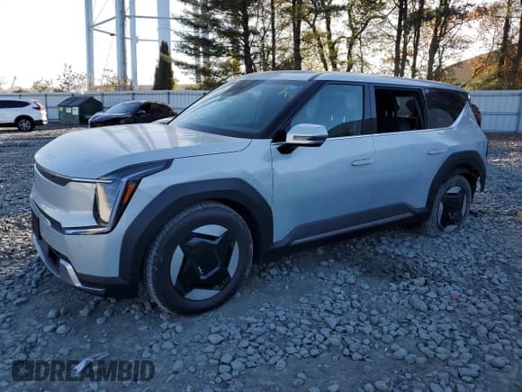 ✅ 2024 Kia EV9 Light Long Range • VIN: KNDAB5S19R6034370 • Lot: 79166624. Wystawiony na Copart z przebiegiem 2 045 mil. Bezpłatny archiwum sprzedaży aukcyjnych z USA i szczegółowy raport historii pojazdu na DreamBid. Zdjęcie 1.