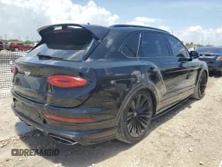 ✅ 2021 Bentley Bentayga Speed • VIN: SJAAR2ZV0MC037527 • Lot: 59696663. Wystawiony na Copart z przebiegiem 23 786 mil. Bezpłatny archiwum sprzedaży aukcyjnych z USA i szczegółowy raport historii pojazdu na DreamBid. Zdjęcie 3.
