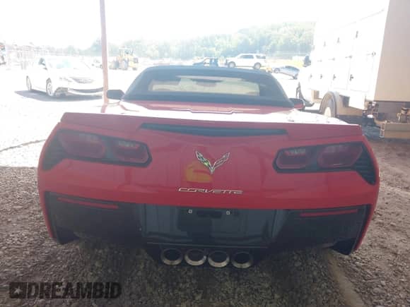 2014 Chevrolet Corvette Z51 3LT z VIN 1G1YM3D76E5135289, wystawiony jako IAAI lot #43080339 z przebiegiem Nie podano mil oraz . Historia ofert i sprzedaży dostępna na DreamBid. Obrazek 16.