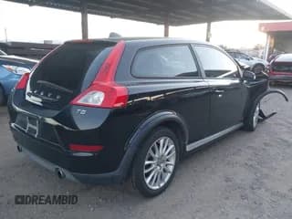✅ 2011 Volvo C30 • VIN: YV1672MK7B2196663 • Lot: 43508344. Wystawiony na IAAI z przebiegiem 105 733 mil. Bezpłatny archiwum sprzedaży aukcyjnych z USA i szczegółowy raport historii pojazdu na DreamBid. Zdjęcie 4.