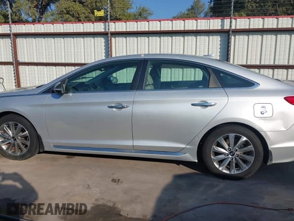 ✅ 2017 Hyundai Sonata Sport • VIN: 5NPE34AF9HH441521 • Лот: 43338565. Опубликован ранее на IAAI с пробегом 160 875 миль. Бесплатный доступ к архиву аукционных продаж из США и подробный отчёт об истории автомобиля на DreamBid. Изображение 14.