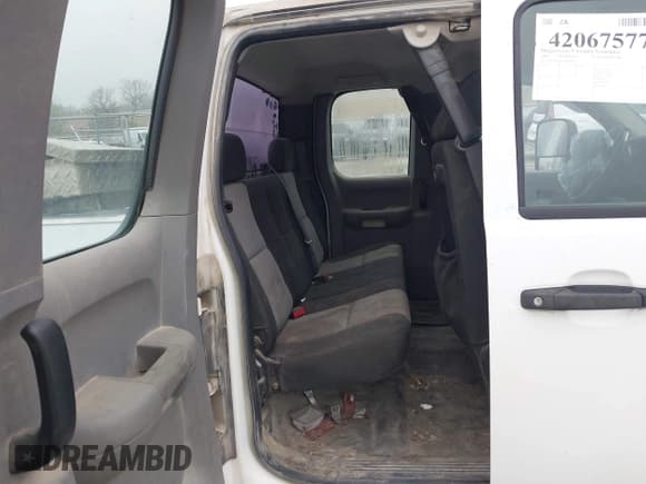 ✅ 2008 Chevrolet Silverado 2500HD 1LT • VIN: 1GCHK29K38E182871 • Lot: 42067577. Wystawiony na IAAI z przebiegiem 262 626 mil. Bezpłatny archiwum sprzedaży aukcyjnych z USA i szczegółowy raport historii pojazdu na DreamBid. Zdjęcie 8.