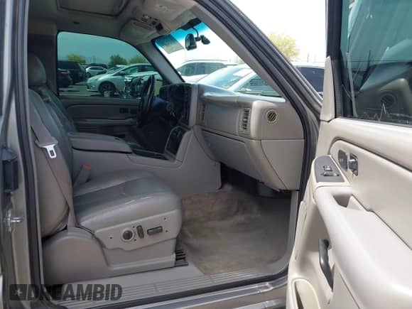 2006 Chevrolet Silverado 1500 LT2 z VIN 2GCEC19T361333158, wystawiony jako IAAI lot #42218305 z przebiegiem 220 009 mil mil oraz . Historia ofert i sprzedaży dostępna na DreamBid. Obrazek 5.