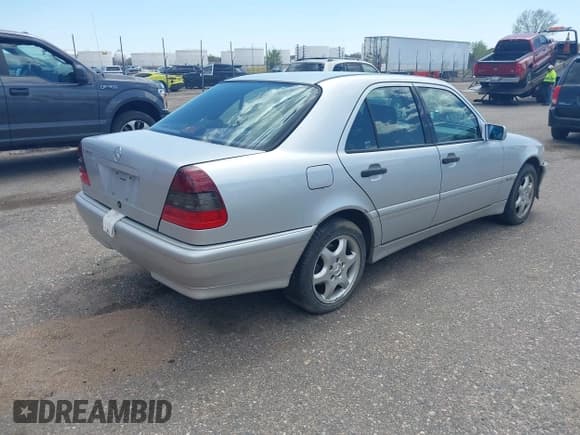 ✅ 1999 Mercedes-Benz C 230/260/280/320 • VIN: WDBHA29G1XA781478 • Lot: 42051212. Listed on IAAI with Not provided. Free auction sales archive from the USA and detailed vehicle history report at DreamBid. Image 4.