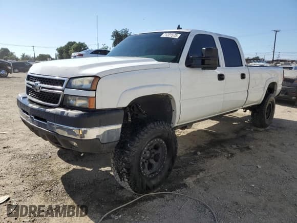 ✅ 2007 Chevrolet Silverado 2500HD LT1 • VIN: 1GCHK23D77F172637 • Лот: 71227575. Опубликован ранее на Copart с пробегом 145 987 миль. Бесплатный доступ к архиву аукционных продаж из США и подробный отчёт об истории автомобиля на DreamBid. Изображение 1.