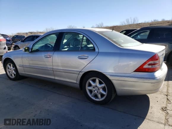 ✅ 2003 Mercedes-Benz C 240 • VIN: WDBRF81J33F318562 • Lot: 47246195. Wystawiony na Copart z przebiegiem 65 777 mil. Bezpłatny archiwum sprzedaży aukcyjnych z USA i szczegółowy raport historii pojazdu na DreamBid. Zdjęcie 2.