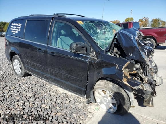 ✅ 2010 Chrysler Town & Country LX • VIN: 2A4RR2D11AR391852 • Lot: 90645445. Wystawiony na Copart z przebiegiem Nie podano. Bezpłatny archiwum sprzedaży aukcyjnych z USA i szczegółowy raport historii pojazdu na DreamBid. Zdjęcie 4.