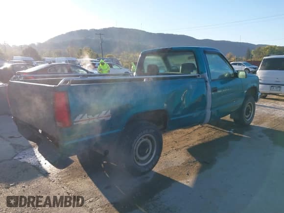 ✅ 1995 Chevrolet Silverado 1500 • VIN: 1GCEK14Z3SZ114345 • Lot: 43493891. Wystawiony na IAAI z przebiegiem 174 964 mil. Bezpłatny archiwum sprzedaży aukcyjnych z USA i szczegółowy raport historii pojazdu na DreamBid. Zdjęcie 4.