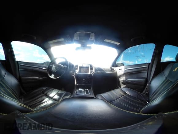 ✅ 2016 Chrysler 300 S • VIN: 2C3CCABGXGH238517 • Lot: 41892657. Wystawiony na IAAI z przebiegiem 83 791 mil. Bezpłatny archiwum sprzedaży aukcyjnych z USA i szczegółowy raport historii pojazdu na DreamBid. Zdjęcie 18.