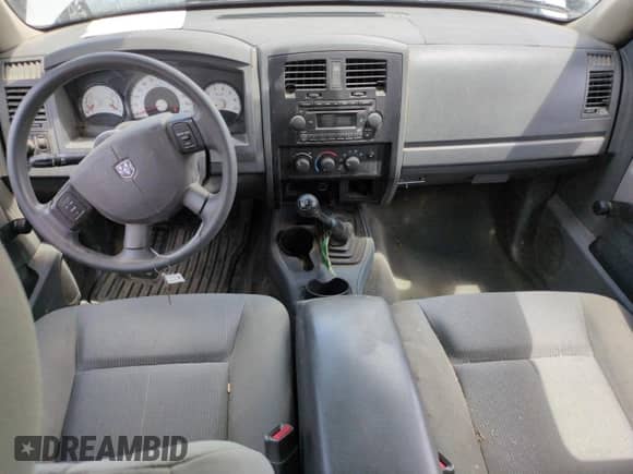 ✅ 2006 Dodge Dakota ST • VIN: 1D7HE28N96S528476 • Лот: 63207085. Размещён на Copart с пробегом 204 478 миль миль. Получите бесплатный доступ к архиву аукционных продаж из США и посмотрите подробный отчёт об истории автомобиля на DreamBid. Изображение 8.