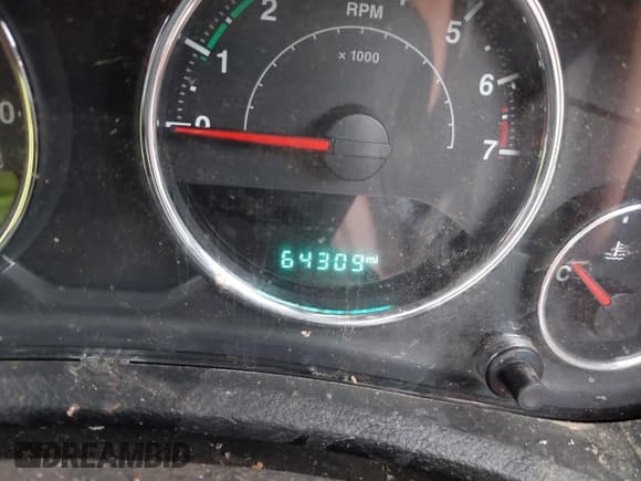 ✅ 2018 Jeep Wrangler Unlimited Rubicon Recon • VIN: 1C4BJWFG9JL844051 • Lot: 40923174. Wystawiony na IAAI z przebiegiem 64 309 mil. Bezpłatny archiwum sprzedaży aukcyjnych z USA i szczegółowy raport historii pojazdu na DreamBid. Zdjęcie 16.