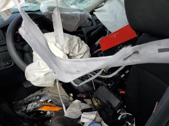 ✅ 2016 Volkswagen Jetta S • VIN: 3VW267AJ8GM310148 • Лот: 92466325. Опубликован ранее на Copart с пробегом Не указан. Бесплатный доступ к архиву аукционных продаж из США и подробный отчёт об истории автомобиля на DreamBid. Изображение 8.