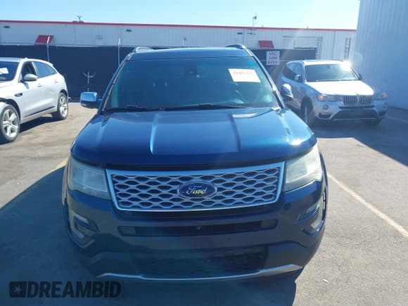 ✅ 2016 Ford Explorer Platinum • VIN: 1FM5K8HTXGGD09498 • Lot: 41661438. Wystawiony na IAAI z przebiegiem 98 197 mil. Bezpłatny archiwum sprzedaży aukcyjnych z USA i szczegółowy raport historii pojazdu na DreamBid. Zdjęcie 12.