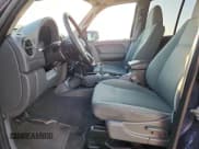 ✅ 2007 Jeep Liberty Sport • VIN: 1J4GL48K17W537495 • Lot: 92003305. Wystawiony na Copart z przebiegiem 184 623 mil. Bezpłatny archiwum sprzedaży aukcyjnych z USA i szczegółowy raport historii pojazdu na DreamBid. Zdjęcie 7.