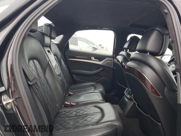 ✅ 2011 Audi A8 • VIN: WAUAVAFDXBN024380 • Lot: 82514735. Wystawiony na Copart z przebiegiem 134 968 mil. Bezpłatny archiwum sprzedaży aukcyjnych z USA i szczegółowy raport historii pojazdu na DreamBid. Zdjęcie 10.