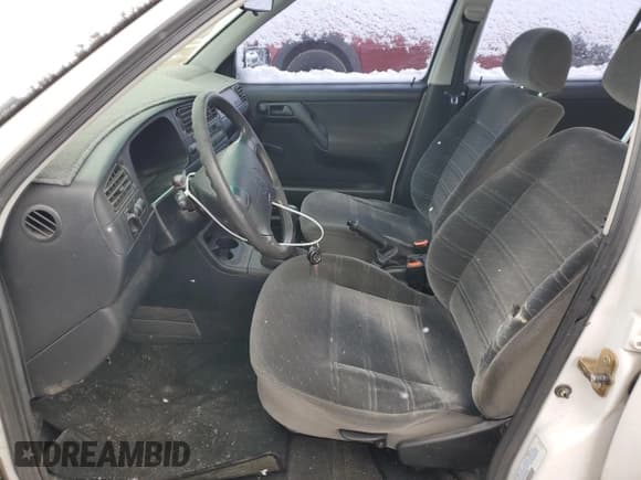 ✅ 1997 Volkswagen Golf • VIN: 3VWFA81H5VM008980 • Лот: 45336405. Опубликован ранее на Copart с пробегом 119 529 миль. Бесплатный доступ к архиву аукционных продаж из США и подробный отчёт об истории автомобиля на DreamBid. Изображение 7.