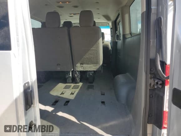 ✅ 2015 Nissan NV SL • VIN: 5BZAF0AA3FN852252 • Lot: 70133715. Wystawiony na Copart z przebiegiem 161 054 mil. Bezpłatny archiwum sprzedaży aukcyjnych z USA i szczegółowy raport historii pojazdu na DreamBid. Zdjęcie 10.