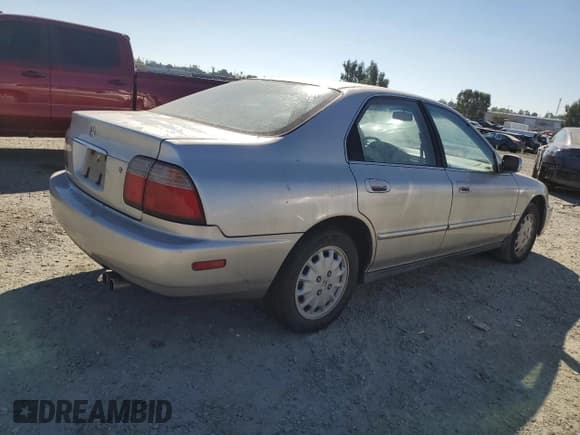 ✅ 1997 Honda Accord EX • VIN: 1HGCD5667VA025961 • Лот: 72125824. Опубликован ранее на Copart с пробегом 242 047 миль. Бесплатный доступ к архиву аукционных продаж из США и подробный отчёт об истории автомобиля на DreamBid. Изображение 3.